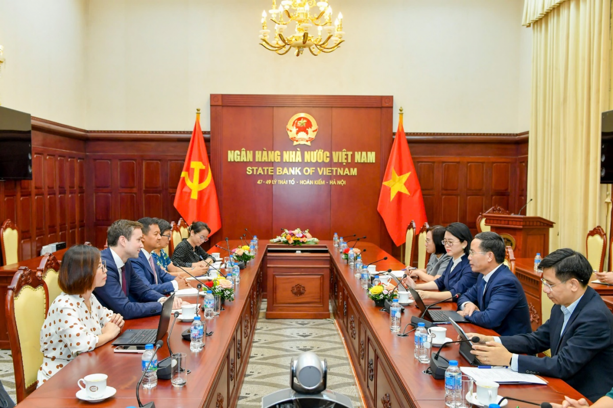 Thống đốc Phạm Đức Ấn làm việc với Trưởng đại diện đương nhiệm và kế nhiệm của IMF Thống đốc Phạm Đức Ấn làm việc với Trưởng đại diện đương nhiệm và kế nhiệm của IMF