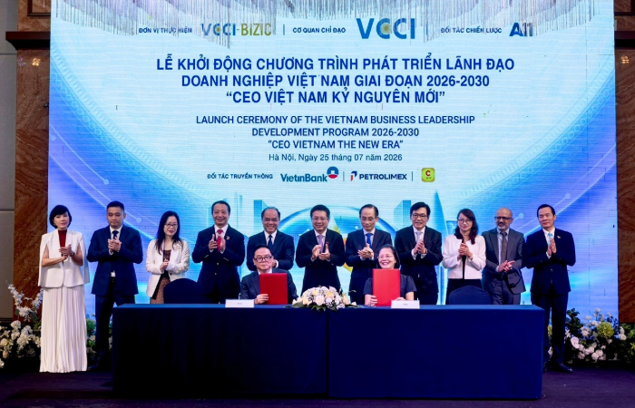 Đại diện VCCI và PwC Việt Nam tại lễ ký kết hợp tác trong khuôn khổ Chương trình “CEO Việt Nam Kỷ nguyên mới” Đại diện VCCI và PwC Việt Nam tại lễ ký kết hợp tác trong khuôn khổ Chương trình “CEO Việt Nam Kỷ nguyên mới”