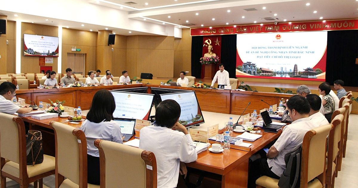 Họp Hội đồng thẩm định liên ngành Đề án đề nghị công nhận tỉnh Bắc Ninh đạt tiêu chí đô thị loại I    ảnh: Bích Ngọc