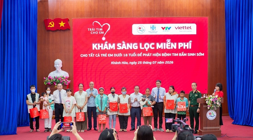 Viettel chung tay khám tim miễn phí cho hơn 600 em nhỏ tại Khánh Hoà