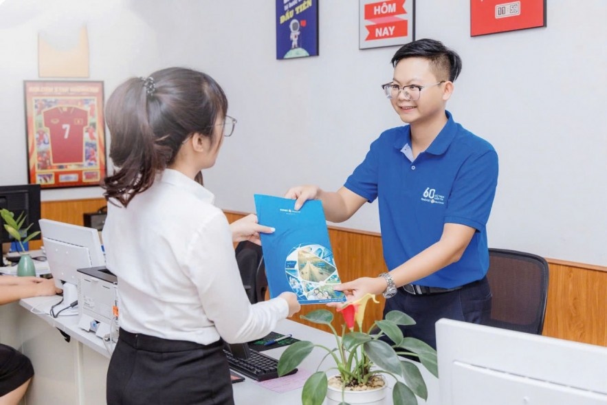 Các doanh nghiệp bảo hiểm cần chủ động đẩy mạnh thay đổi, tận dụng tối đa những yếu tố thuận lợi từ môi trường kinh doanh để phát triển nhanh và bền vững Các doanh nghiệp bảo hiểm cần chủ động đẩy mạnh thay đổi, tận dụng tối đa những yếu tố thuận lợi từ môi trường kinh doanh để phát triển nhanh và bền vững