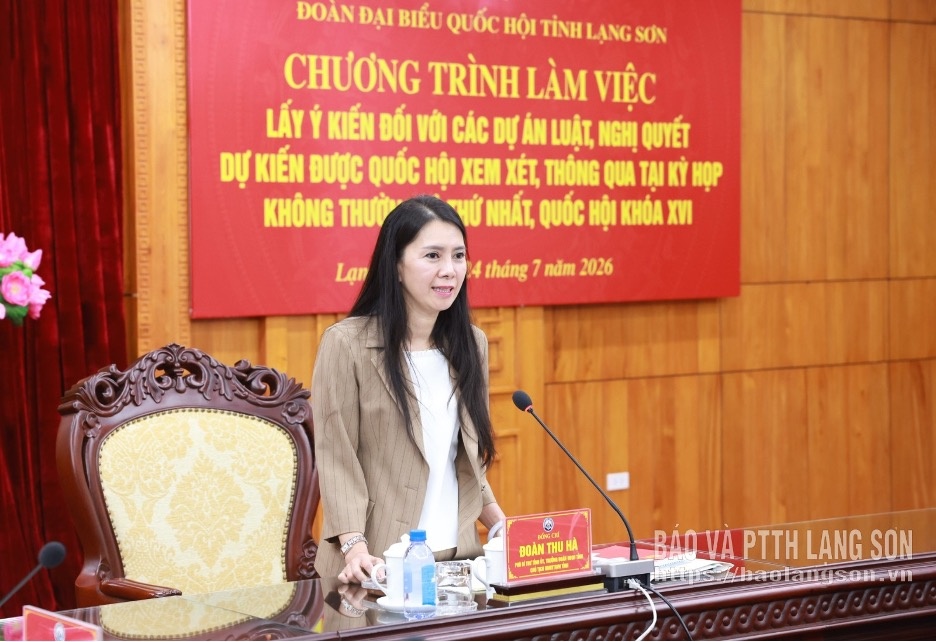Đồng chí Đoàn Thu Hà - Phó Bí thư Tỉnh ủy, Trưởng Đoàn đại biểu Quốc hội tỉnh Lạng Sơn, Chủ tịch Ủy ban MTTQ tỉnh phát biểu chỉ đạo tại Chương trình làm việc. Đồng chí Đoàn Thu Hà - Phó Bí thư Tỉnh ủy, Trưởng Đoàn đại biểu Quốc hội tỉnh Lạng Sơn, Chủ tịch Ủy ban MTTQ tỉnh phát biểu chỉ đạo tại Chương trình làm việc.