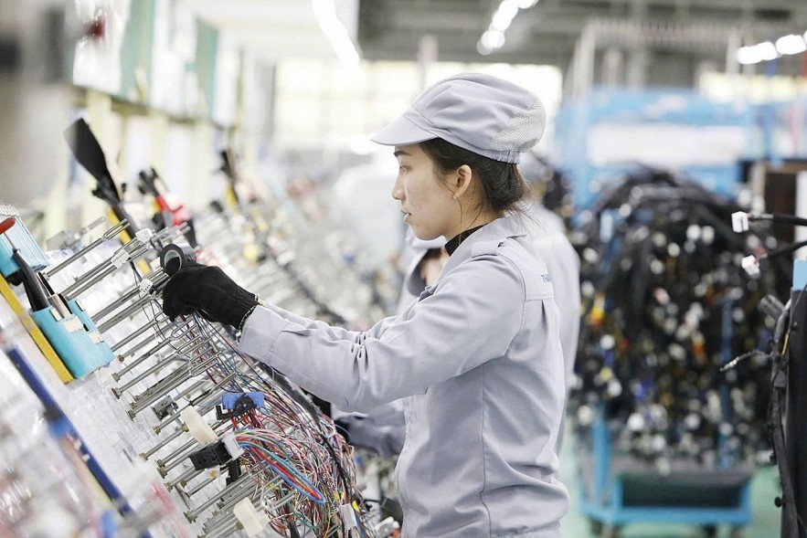 Việc đa dạng hóa kênh vốn không nhằm thay thế tín dụng ngân hàng, mà bổ sung nguồn lực phù hợp hơn cho nhu cầu đầu tư dài hạn. Việc đa dạng hóa kênh vốn không nhằm thay thế tín dụng ngân hàng, mà bổ sung nguồn lực phù hợp hơn cho nhu cầu đầu tư dài hạn.