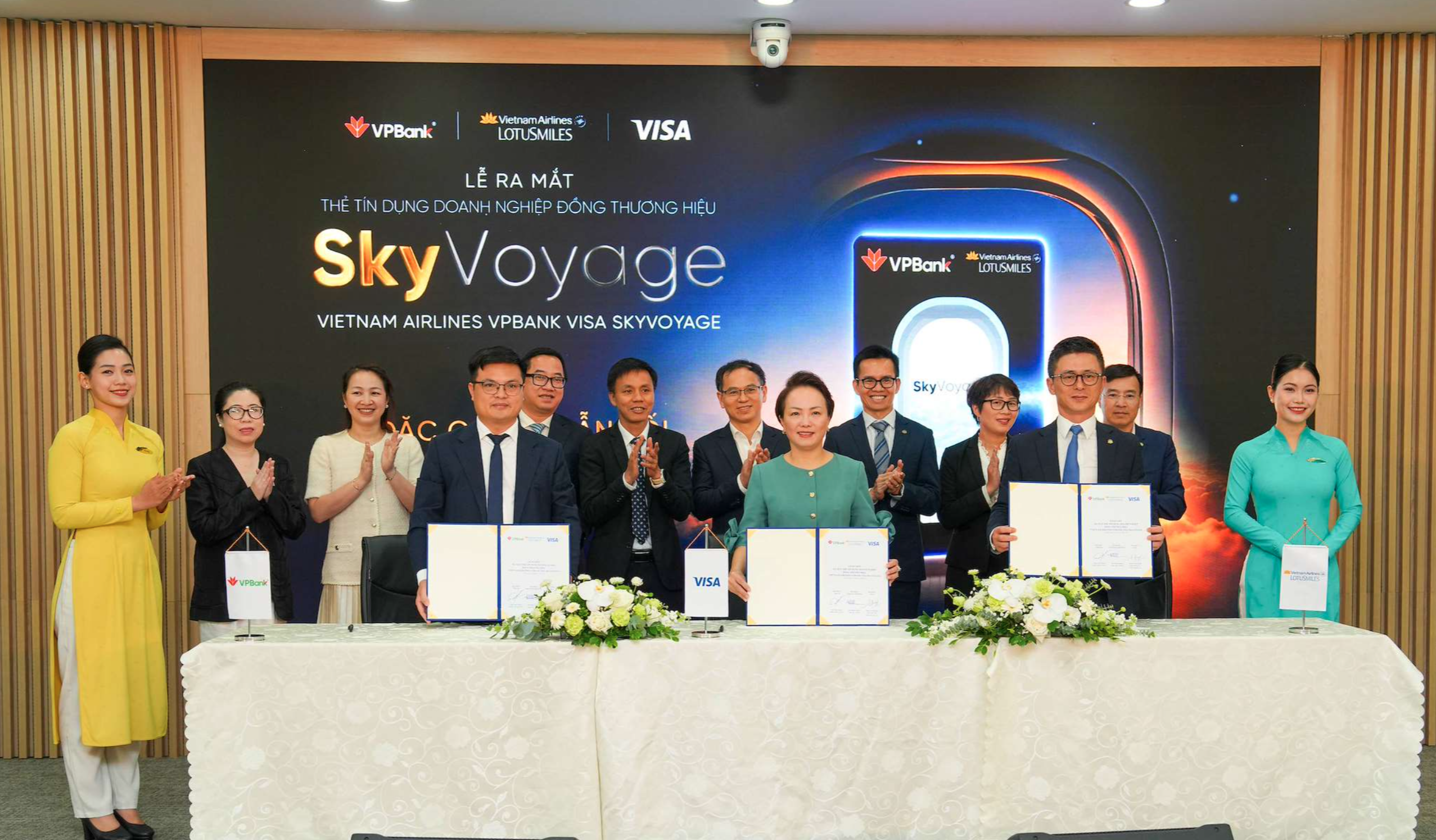 ra mắt thẻ đồng thương hiệu Vietnam Airlines VPBank Visa SkyVoyage ra mắt thẻ đồng thương hiệu Vietnam Airlines VPBank Visa SkyVoyage