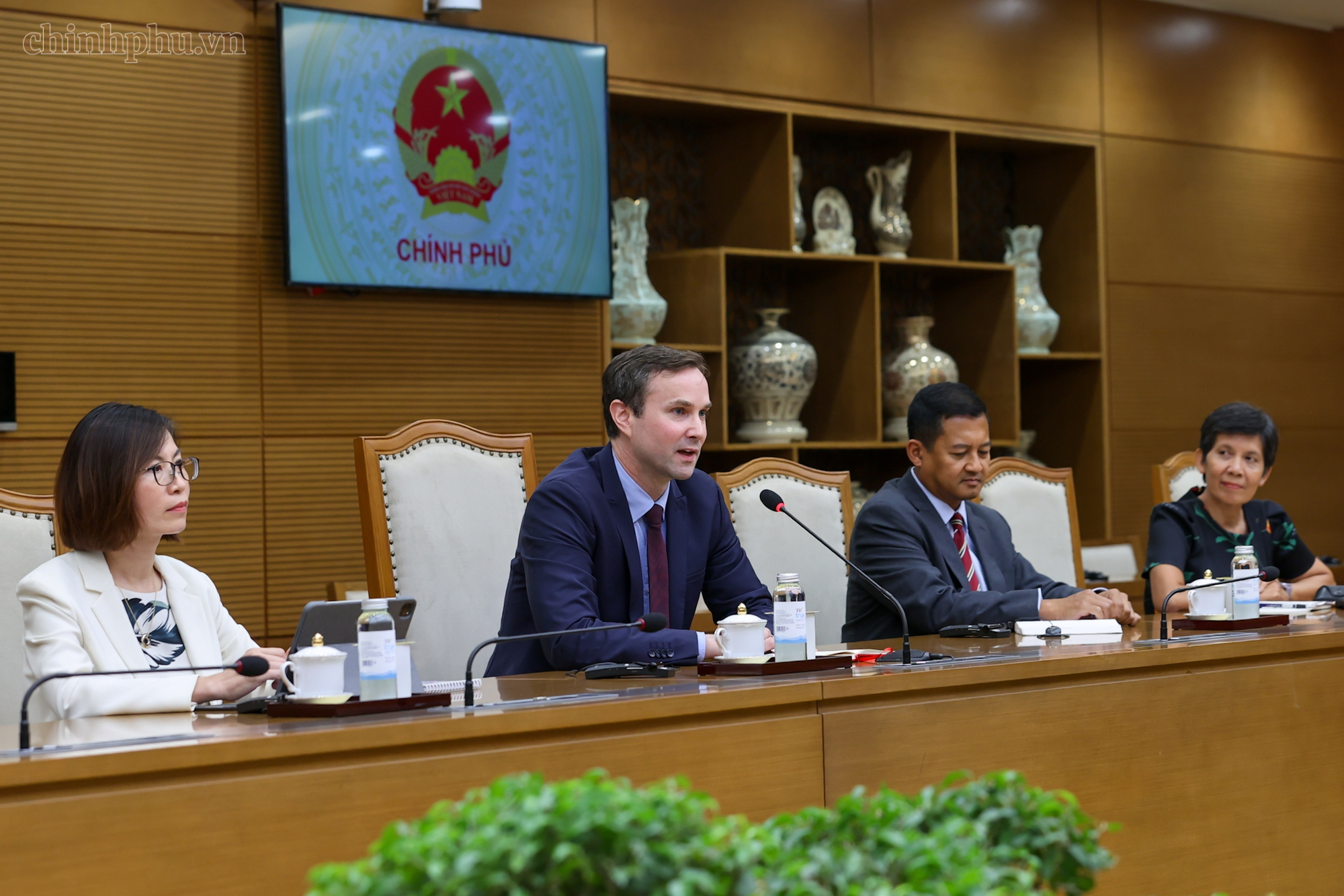 Thủ tướng tiếp Trưởng đại diện của IMF: Không nhiều nước có thể tiến hành những cải cách như Việt Nam Thủ tướng tiếp Trưởng đại diện của IMF: Không nhiều nước có thể tiến hành những cải cách như Việt Nam- Ảnh 4.