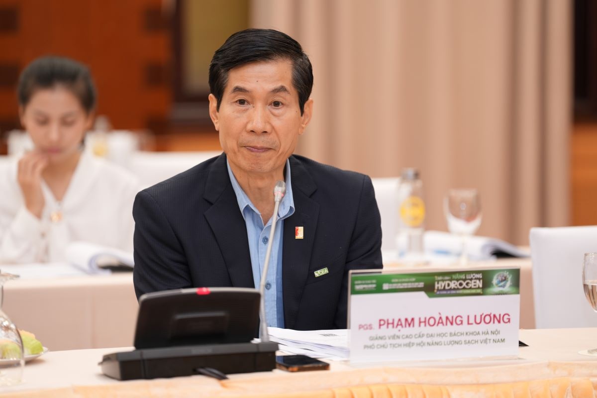 PGS.TS. Phạm Hoàng Lương phát biểu tại diễn đàn PGS.TS. Phạm Hoàng Lương phát biểu tại diễn đàn