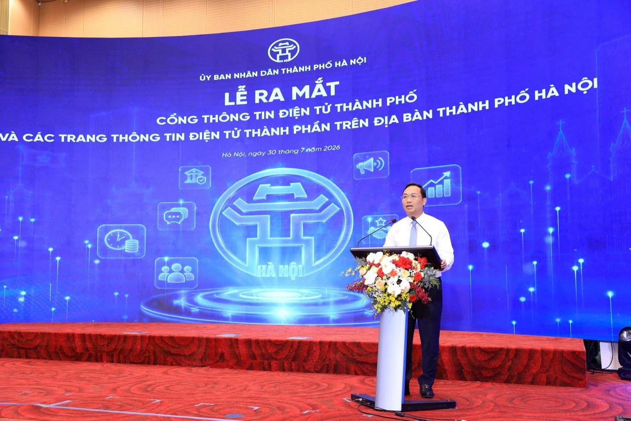 Ông Nguyễn Tiến Thiết - Chánh Văn phòng UBND TP. Hà Nội, Trưởng ban Biên tập Cổng thông tin điện tử TP. Hà Nội phát biểu.