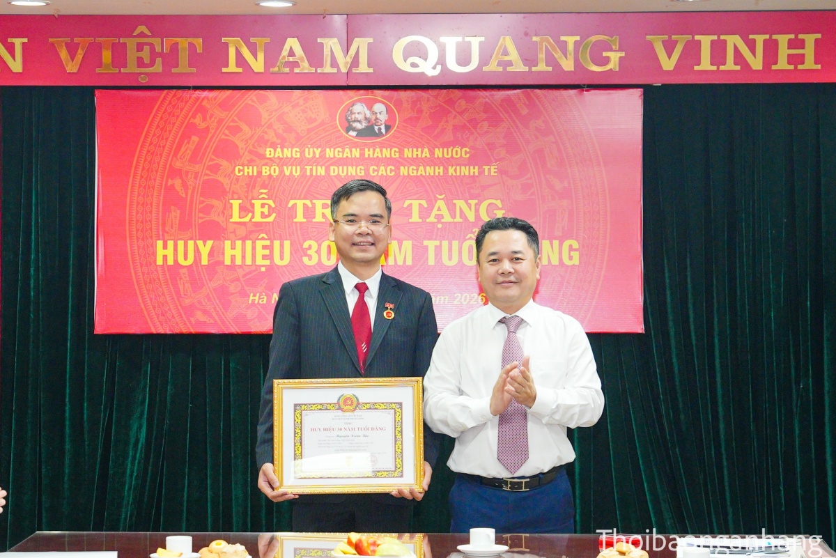 Trao tặng Huy hiệu 30 năm tuổi Đảng cho đồng chí Nguyễn Xuân Bắc Trao tặng Huy hiệu 30 năm tuổi Đảng cho đồng chí Nguyễn Xuân Bắc
