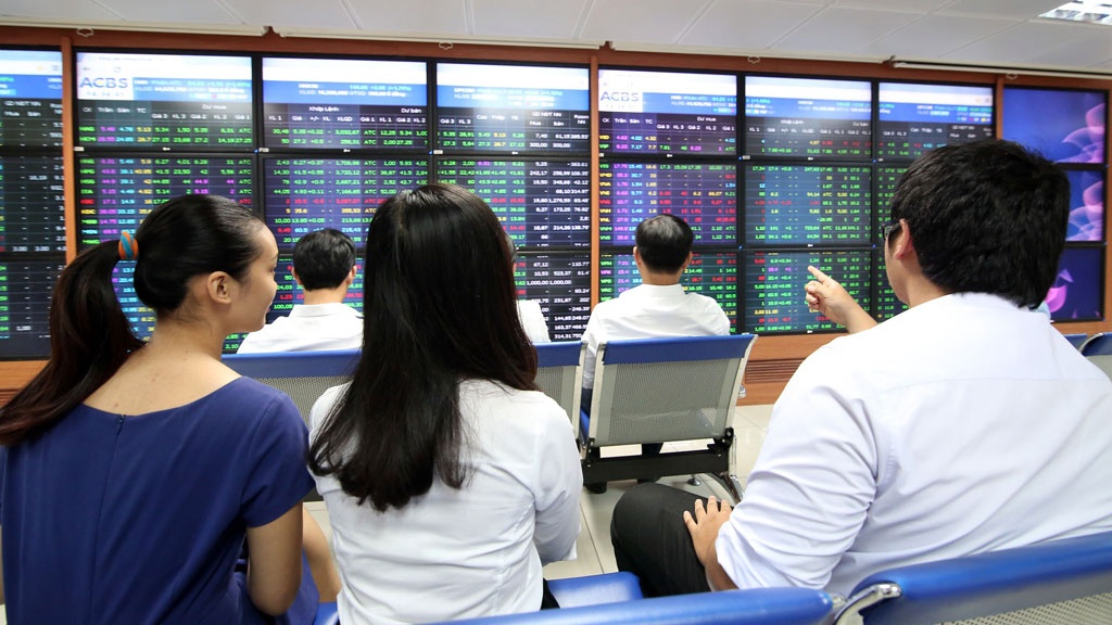 Nhóm cổ phiếu ngân hàng đồng loạt bứt phá, trở thành động lực chính đưa VN-Index tăng gần 40 điểm trong phiên 30/7. Nhóm cổ phiếu ngân hàng đồng loạt bứt phá, trở thành động lực chính đưa VN-Index tăng gần 40 điểm trong phiên 30/7.