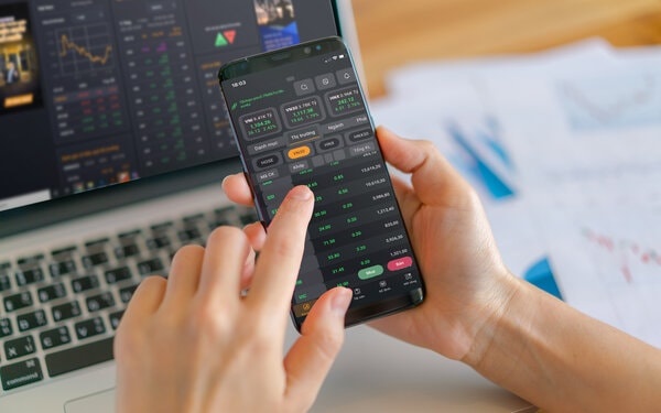 Nhóm ngân hàng khởi sắc đầu phiên nhưng không đủ sức giữ sắc xanh cho thị trường trước áp lực bán gia tăng Nhóm ngân hàng khởi sắc đầu phiên nhưng không đủ sức giữ sắc xanh cho thị trường trước áp lực bán gia tăng
