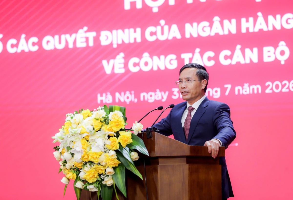 Thống đốc Phạm Đức Ấn trao quyết định bổ nhiệm nhân sự cấp cao Agribank Thống đốc Phạm Đức Ấn trao quyết định bổ nhiệm nhân sự cấp cao Agribank