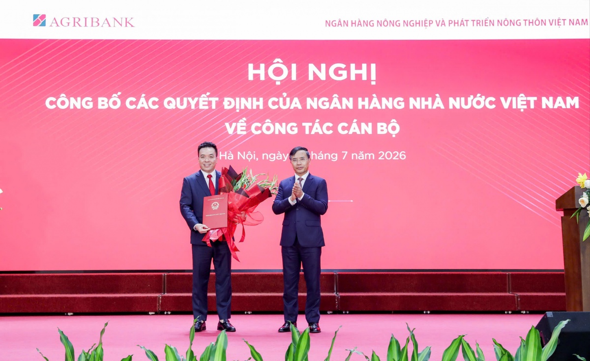 Thống đốc Phạm Đức Ấn trao quyết định bổ nhiệm nhân sự cấp cao Agribank Thống đốc Phạm Đức Ấn trao quyết định bổ nhiệm nhân sự cấp cao Agribank