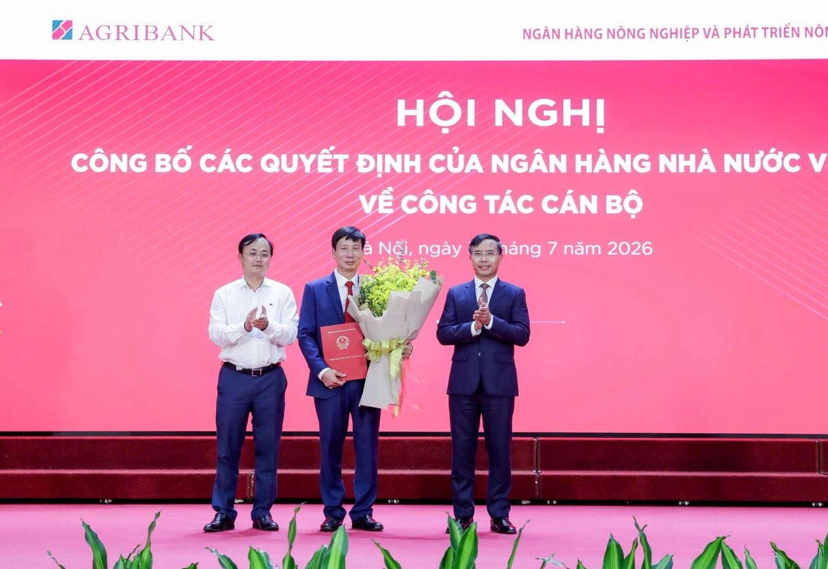 Thống đốc Phạm Đức Ấn trao quyết định bổ nhiệm nhân sự cấp cao Agribank Thống đốc Phạm Đức Ấn trao quyết định bổ nhiệm nhân sự cấp cao Agribank