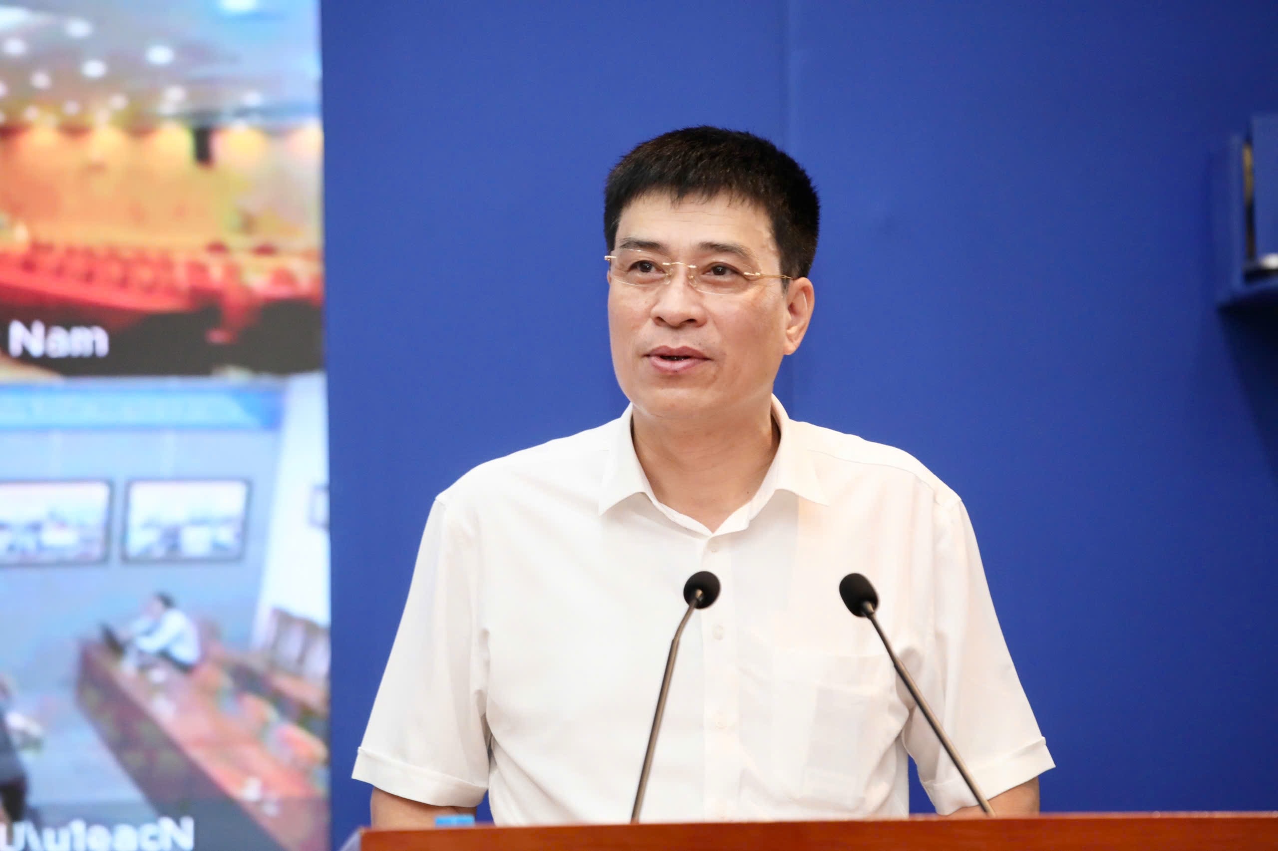 Ảnh 2: Ông Phạm Minh Hà - Thứ trưởng Bộ Xây dựng đánh giá cao chương trình đào tạo, bồi dưỡng kiến thức AI cho cán bộ, viên chức Văn phòng Bộ Xây dựng. Ảnh 2: Ông Phạm Minh Hà - Thứ trưởng Bộ Xây dựng đánh giá cao chương trình đào tạo, bồi dưỡng kiến thức AI cho cán bộ, viên chức Văn phòng Bộ Xây dựng.
