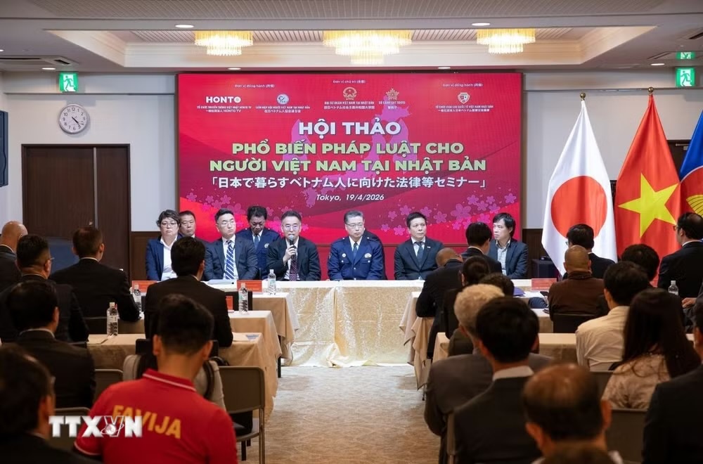 Nghị quyết của Bộ Chính trị về công tác người Việt Nam ở nước ngoài