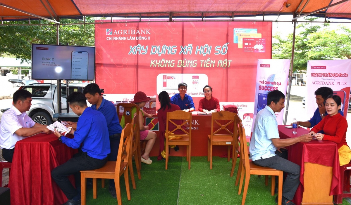 Ngân hàng Khu vực 10 tăng tốc chuyển đổi số Ngân hàng Khu vực 10 tăng tốc chuyển đổi số