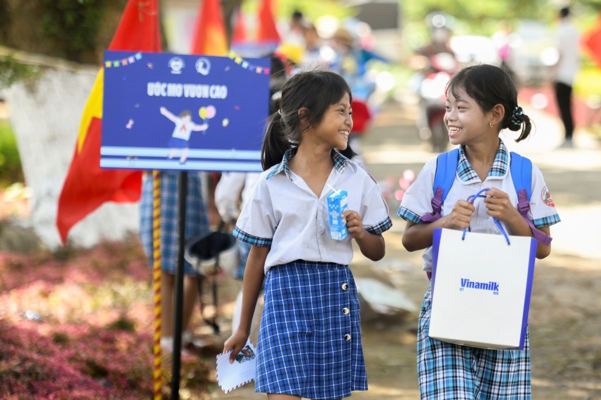 Sau 19 năm, Quỹ sữa Vươn cao Việt Nam đã trao hơn 43 triệu sản phẩm dinh dưỡng đến với hơn 550.000 trẻ em Việt Nam Ảnh: Hải An Sau 19 năm, Quỹ sữa Vươn cao Việt Nam đã trao hơn 43 triệu sản phẩm dinh dưỡng đến với hơn 550.000 trẻ em Việt Nam Ảnh: Hải An