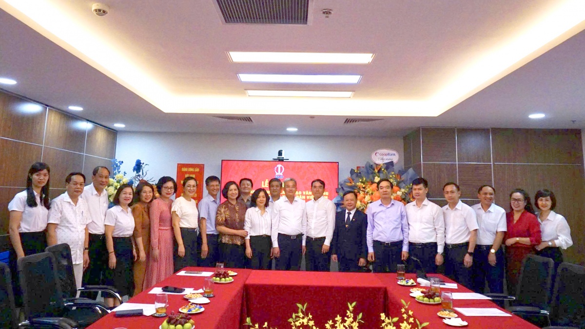Các đai biểu chụp ảnh lưu niệm Các đai biểu chụp ảnh lưu niệm