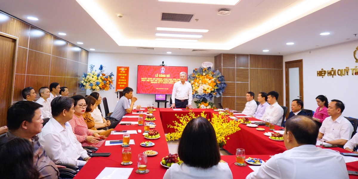 Buổi lễ công bố quyết định có sự tham dự của ông Hoàng Việt Dũng - Phó Cục trưởng Cục An toàn hệ thống các tổ chức tín dụng, Ngân hàng Nhà nước Việt Nam và đại diện Ban lãnh đạo Ngân hàng Hợp tác xã Việt Nam, đại diện Ban Chấp hành, Ban kiểm tra Hiệp hội nhiệm kỳ V cùng các QTDND hội viên trên địa bàn TP. Hà Nội Buổi lễ công bố quyết định có sự tham dự của ông Hoàng Việt Dũng - Phó Cục trưởng Cục An toàn hệ thống các tổ chức tín dụng, Ngân hàng Nhà nước Việt Nam và đại diện Ban lãnh đạo Ngân hàng Hợp tác xã Việt Nam, đại diện Ban Chấp hành, Ban kiểm tra Hiệp hội nhiệm kỳ V cùng các QTDND hội viên trên địa bàn TP. Hà Nội