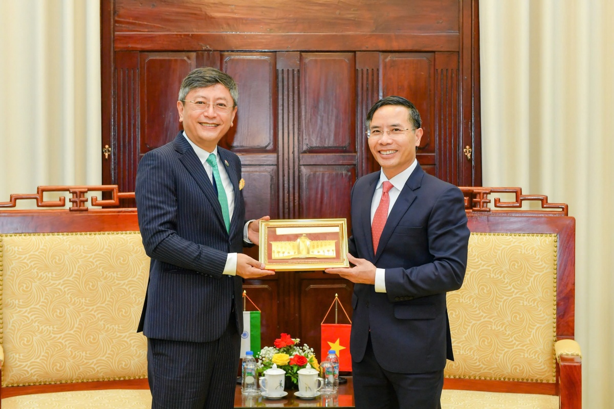 Thống đốc Phạm Đức Ấn tiếp Đại sứ Đặc mệnh toàn quyền Cộng hòa Ấn Độ tại Việt Nam Thống đốc Phạm Đức Ấn tiếp Đại sứ Đặc mệnh toàn quyền Cộng hòa Ấn Độ tại Việt Nam