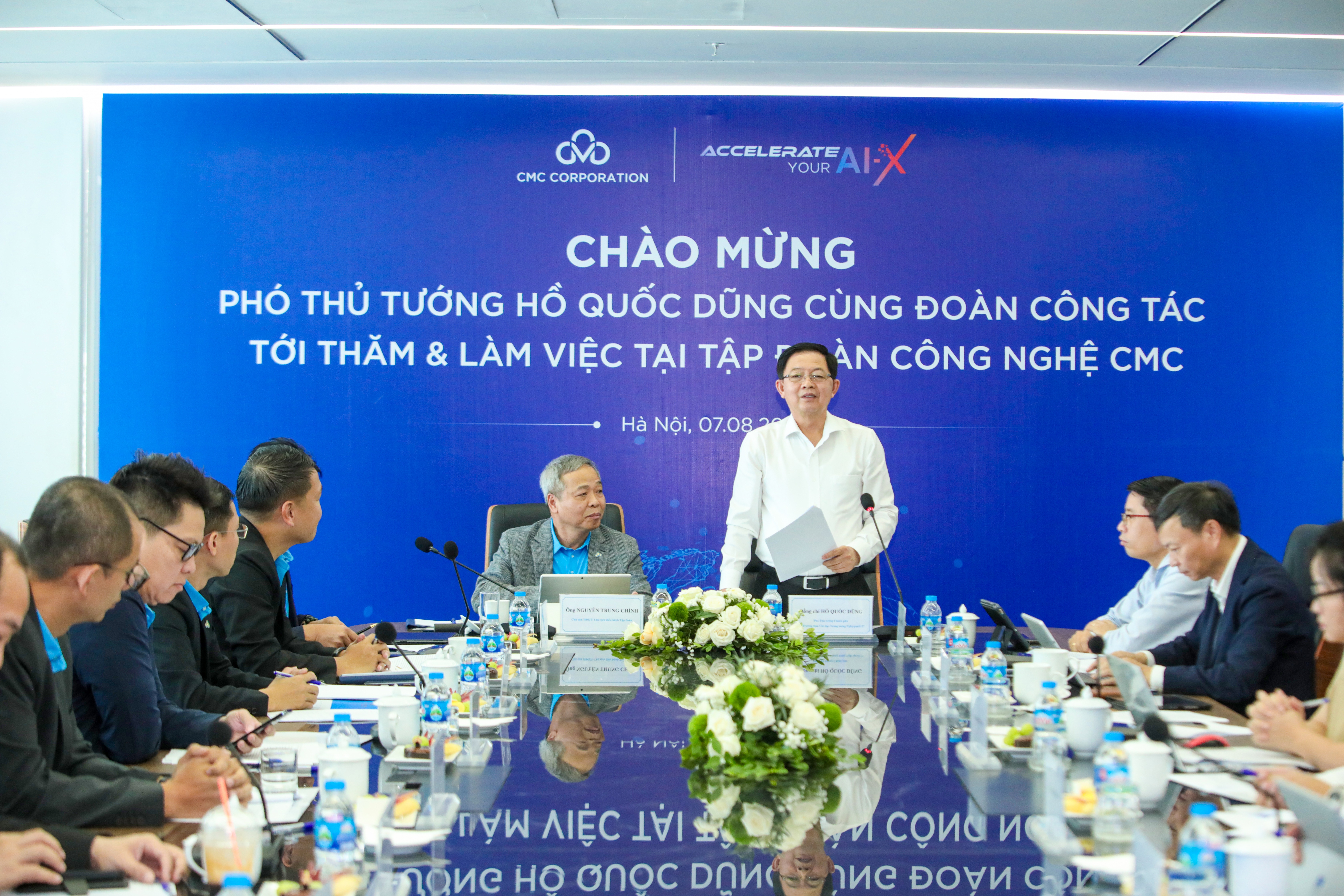 Ảnh 1: Phó Thủ tướng Chính phủ Hồ Quốc Dũng cùng Đoàn công tác thăm và làm việc tại Tập đoàn Công nghệ CMC. Ảnh 1: Phó Thủ tướng Chính phủ Hồ Quốc Dũng cùng Đoàn công tác thăm và làm việc tại Tập đoàn Công nghệ CMC.