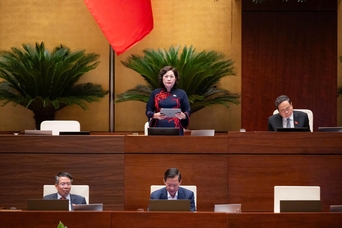 Phó Chủ tịch Quốc hội Nguyễn Thị Hồng điều hành phiên họp Phó Chủ tịch Quốc hội Nguyễn Thị Hồng điều hành phiên họp