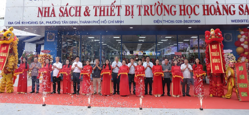 Lễ cắt băng khai trương Nhà sách và thiết bị trường học Hoàng Sa Lễ cắt băng khai trương Nhà sách và thiết bị trường học Hoàng Sa