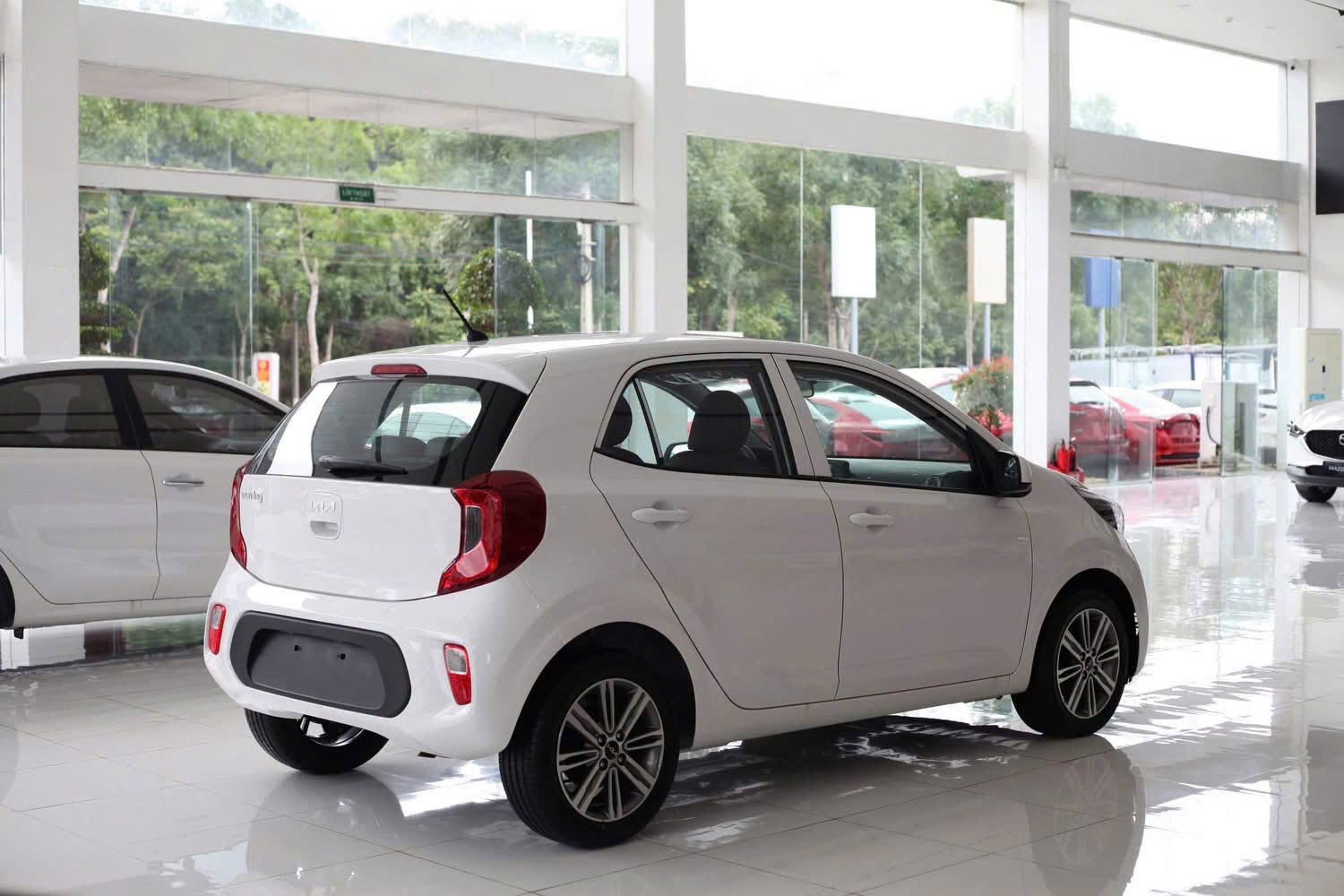 Kia Morning giảm giá hàng chục triệu đồng tại đại lý: Xe mới đọ giá xe cũ, dù giảm nhưng vẫn chưa 'mềm' bằng các lựa chọn xe điện trên thị trường - Ảnh 2.