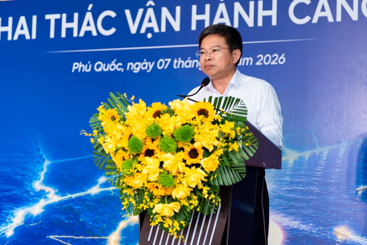 Ông Ngô Minh Trí - Phó Chủ tịch UBND Đặc khu Phú Quốc phát biểu tại sự kiện, nhấn mạnh Cảng An Thới không chỉ là một công trình hạ tầng giao thông đơn thuần, mà đã trở thành cửa ngõ quan trọng kết nối Phú Quốc với vùng biển Tây Nam của Tổ quốc Ông Ngô Minh Trí - Phó Chủ tịch UBND Đặc khu Phú Quốc phát biểu tại sự kiện, nhấn mạnh Cảng An Thới không chỉ là một công trình hạ tầng giao thông đơn thuần, mà đã trở thành cửa ngõ quan trọng kết nối Phú Quốc với vùng biển Tây Nam của Tổ quốc