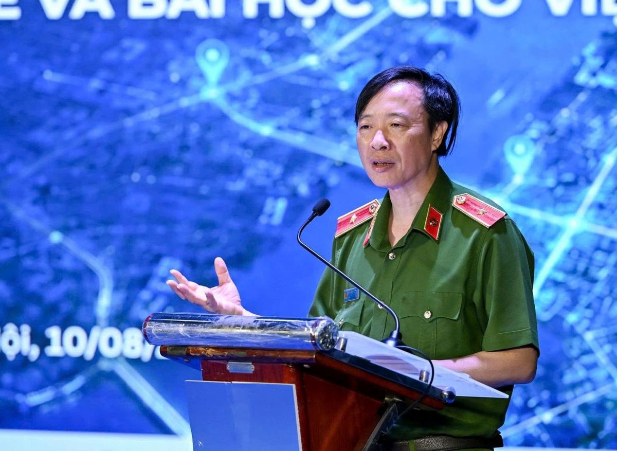 Thiếu tướng Nguyễn Ngọc Cương, Giám đốc Trung tâm Dữ liệu quốc gia (Bộ Công an) phát biểu tại hội thảo