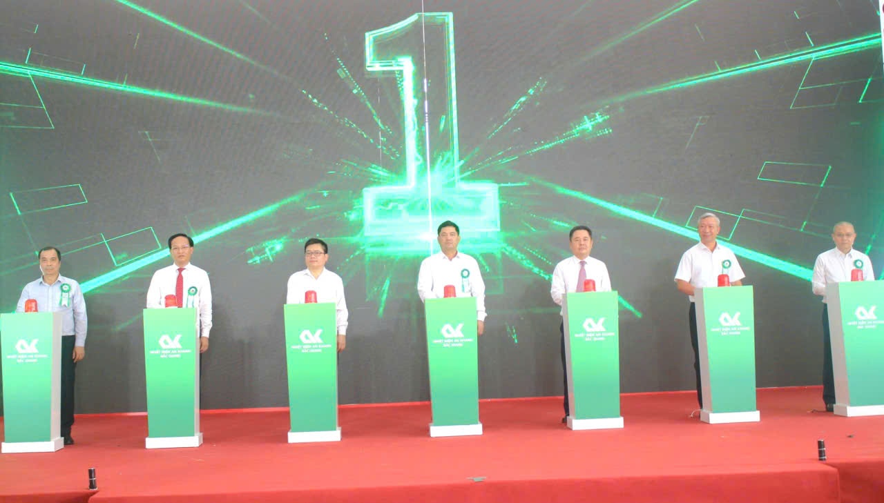 Phó Thống đốc NHNN và các đại biểu thực hiện nghi thức khởi công dự án nhà máy nhiệt điện An Khánh - Bắc Giang. Phó Thống đốc NHNN và các đại biểu thực hiện nghi thức khởi công dự án nhà máy nhiệt điện An Khánh - Bắc Giang.
