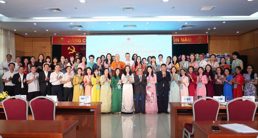 Lễ Khai mạc Khoá tập huấn phương pháp giảng dạy tiếng Việt cho giáo viên người Việt Nam ở nước ngoài năm 2026 (Ảnh: UBNN về NVNONN) Lễ Khai mạc Khoá tập huấn phương pháp giảng dạy tiếng Việt cho giáo viên người Việt Nam ở nước ngoài năm 2026 (Ảnh: UBNN về NVNONN)