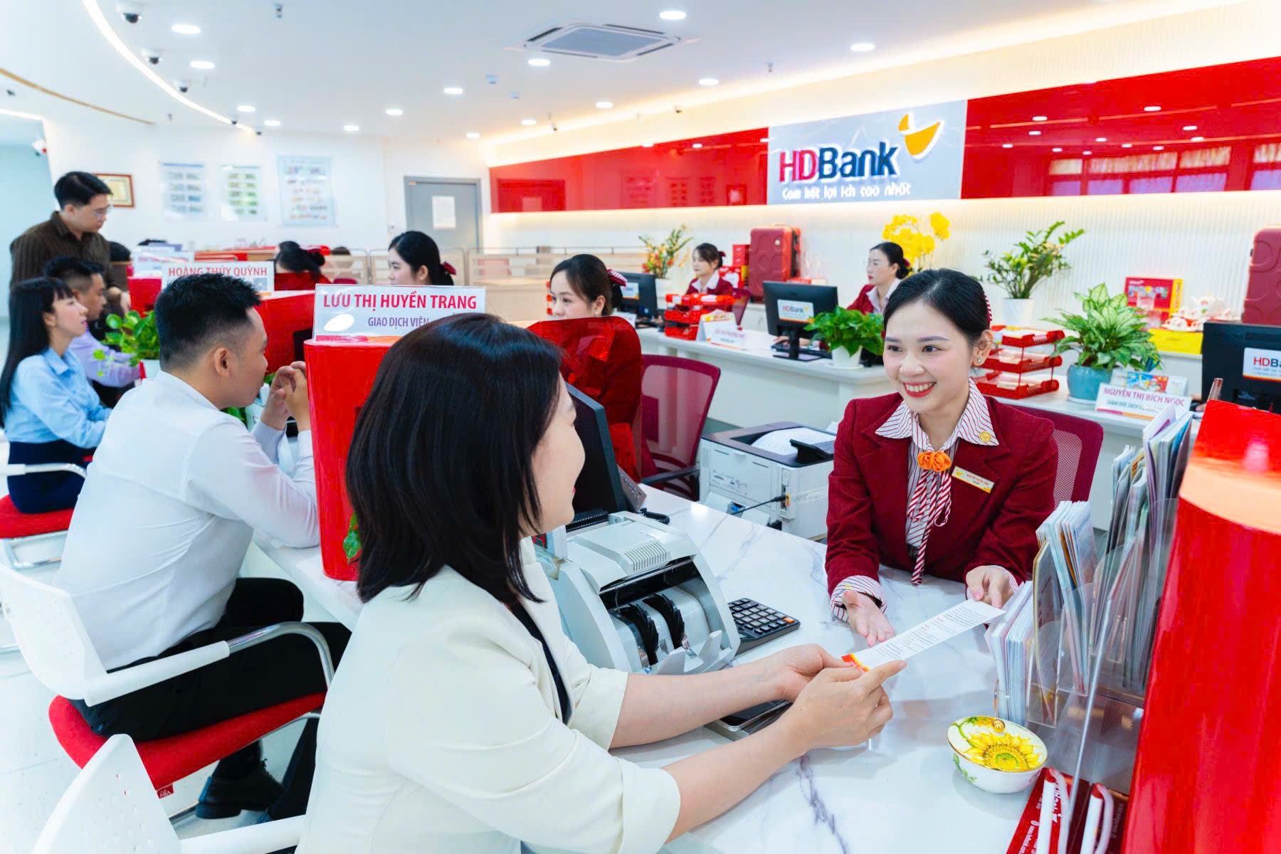 HDBank tiếp tục trao cơ hội “đại cát” tới khách hàng gửi tiết kiệm HDBank tiếp tục trao cơ hội “đại cát” tới khách hàng gửi tiết kiệm