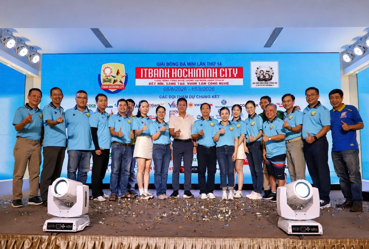 Ban tổ chức giải đấu chúc mừng thành công của giải bóng IT Bank Hochiminh City sau 14 mùa giải liên tiếp. Ban tổ chức giải đấu chúc mừng thành công của giải bóng IT Bank Hochiminh City sau 14 mùa giải liên tiếp.