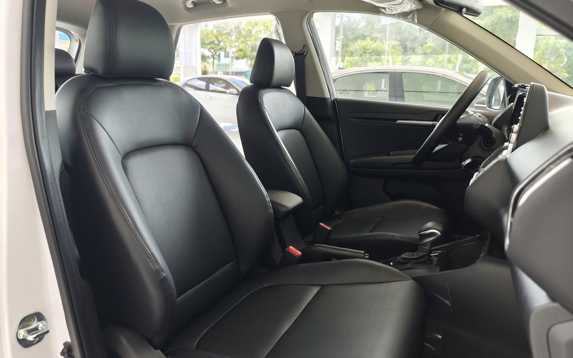 Kia Sonet giảm giá kỷ lục tại Việt Nam: Niêm yết còn từ 450 triệu đồng, rẻ nhất phân khúc, tăng áp lực cho Fronx - Ảnh 5.