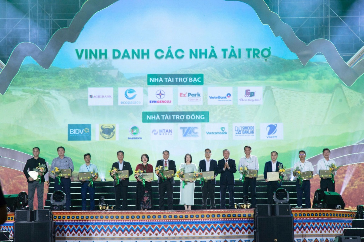 undefined Agribank đồng hành đưa sầu riêng Đắk Lắk vươn xa