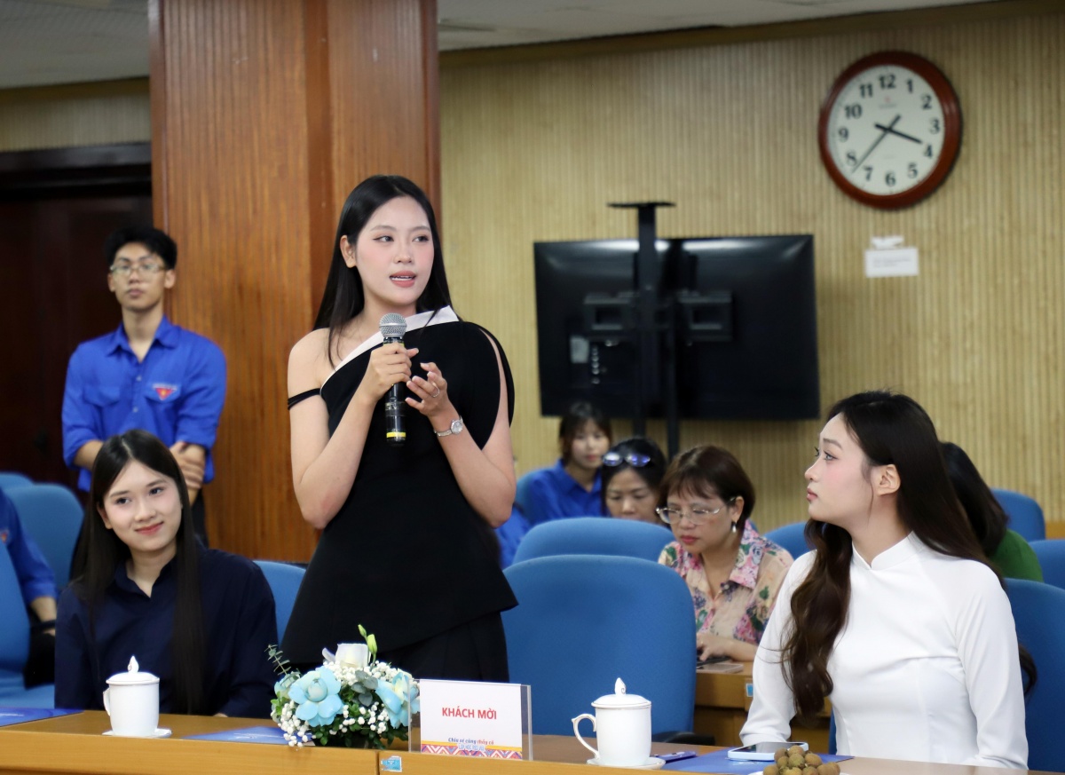Các KOLs và những người nổi tiếng có mặt tại chương trình. Ảnh: Hải Đăng.