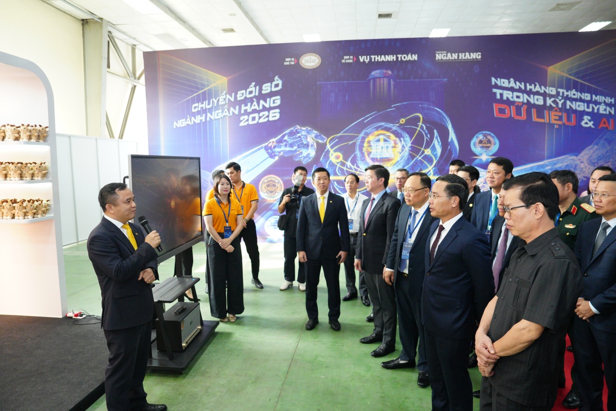 Thống đốc Phạm Đức Ấn tham quan triển lãm Chuyển đổi số ngành Ngân hàng năm 2026 Thống đốc Phạm Đức Ấn tham quan triển lãm Chuyển đổi số ngành Ngân hàng năm 2026