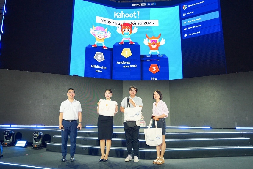 Đông đảo người dân đến trải nghiệm dịch vụ ngân hàng tại Sự kiện chuyển đổi số ngành Ngân hàng 2026