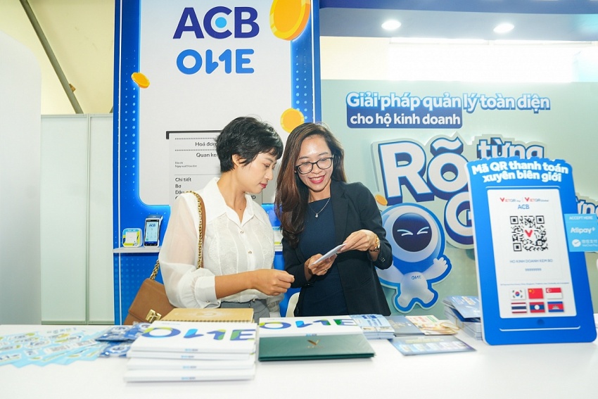 Đông đảo người dân đến trải nghiệm dịch vụ ngân hàng tại Sự kiện chuyển đổi số ngành Ngân hàng 2026