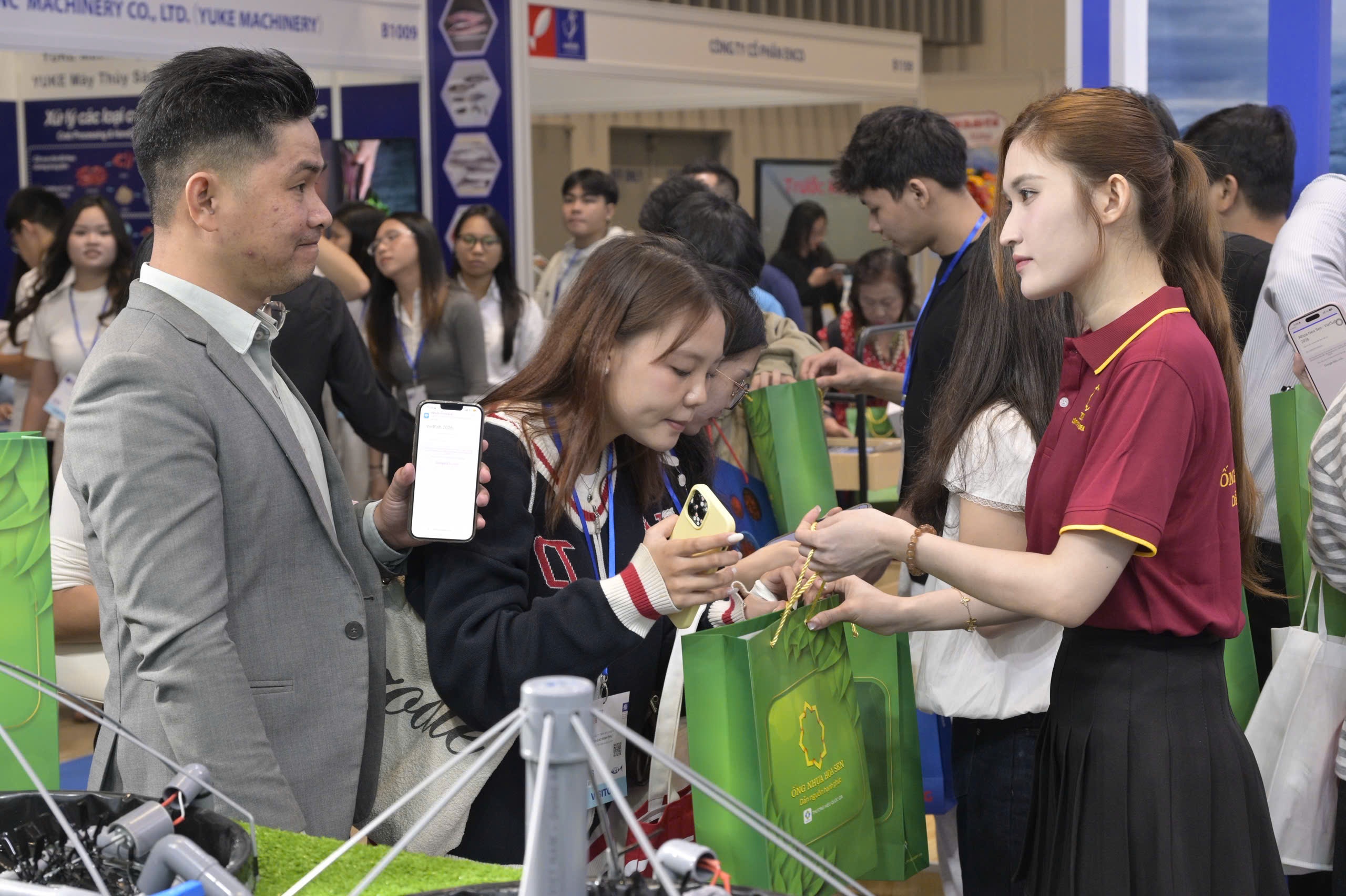 Ống nhựa Hoa Sen mang giải pháp công nghệ thủy sản đến Triển lãm Vietfish 2026