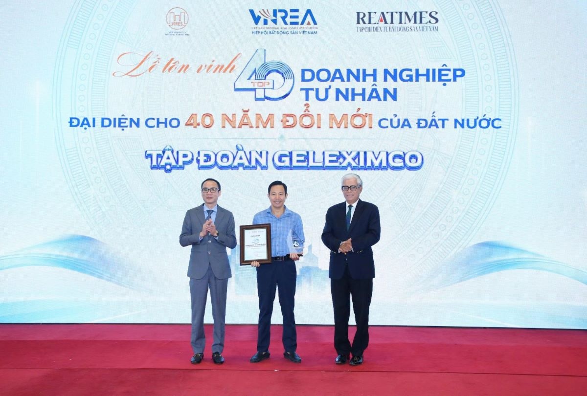 Đại diện Tập đoàn Geleximco nhận vinh danh Top 40 doanh nghiệp tư nhân tiêu biểu đại diện cho 40 năm đổi mới của đất nước. Đại diện Tập đoàn Geleximco nhận vinh danh Top 40 doanh nghiệp tư nhân tiêu biểu đại diện cho 40 năm đổi mới của đất nước.