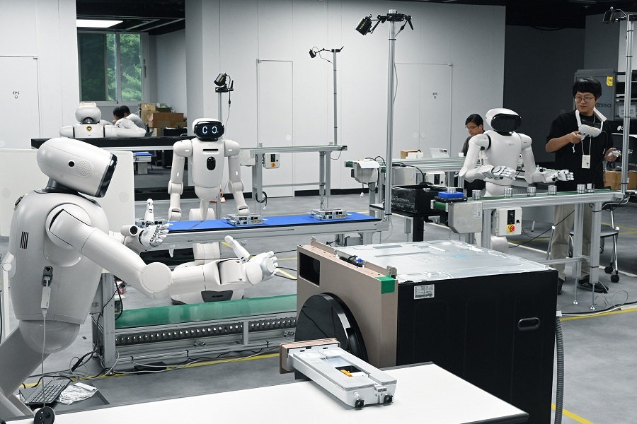 Khu vực mô phỏng sản xuất cho phép robot thực hành di chuyển, xếp và lắp ráp nhiều loại linh kiện Khu vực mô phỏng sản xuất cho phép robot thực hành di chuyển, xếp và lắp ráp nhiều loại linh kiện