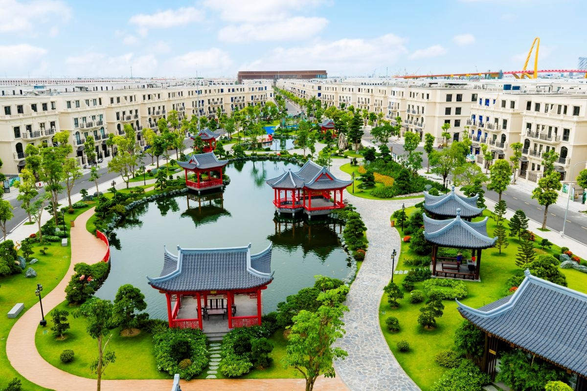 Bộ sưu tập kiến trúc đa phong cách tôn vinh đẳng cấp các chủ nhân Vinhomes Royal Island Bộ sưu tập kiến trúc đa phong cách tôn vinh đẳng cấp các chủ nhân Vinhomes Royal Island