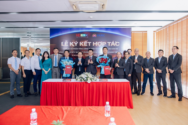 Phát biểu tại buổi lễ, đại diện Lãnh đạo VAMC nhấn mạnh: giá trị của Thỏa thuận hợp tác không nằm ở việc ký kết mà phải được thể hiện bằng những giao dịch và kết quả cụ thể trong thực tế. Lãnh đạo VAMC kỳ vọng mua bán nợ theo giá trị thị trường sẽ trở thành một nội dung hợp tác trọng tâm giữa hai bên, hướng tới hình thành dòng giao dịch thường xuyên, kết nối người bán, người mua, nhà đầu tư và các đơn vị cung cấp dịch vụ hỗ trợ xử lý nợ.
