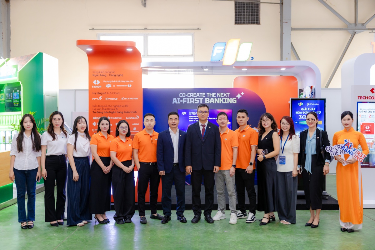 FPT đồng hành cùng ngành Ngân hàng dịch chuyển từ mô hình Digital Banking sang AI-First Banking FPT đồng hành cùng ngành Ngân hàng dịch chuyển từ mô hình Digital Banking sang AI-First Banking
