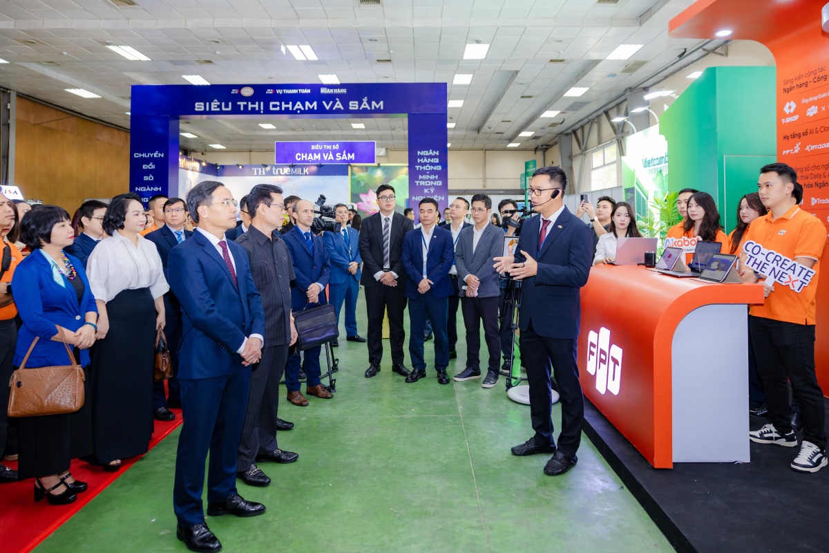 FPT đồng hành cùng ngành Ngân hàng dịch chuyển từ mô hình Digital Banking sang AI-First Banking FPT đồng hành cùng ngành Ngân hàng dịch chuyển từ mô hình Digital Banking sang AI-First Banking