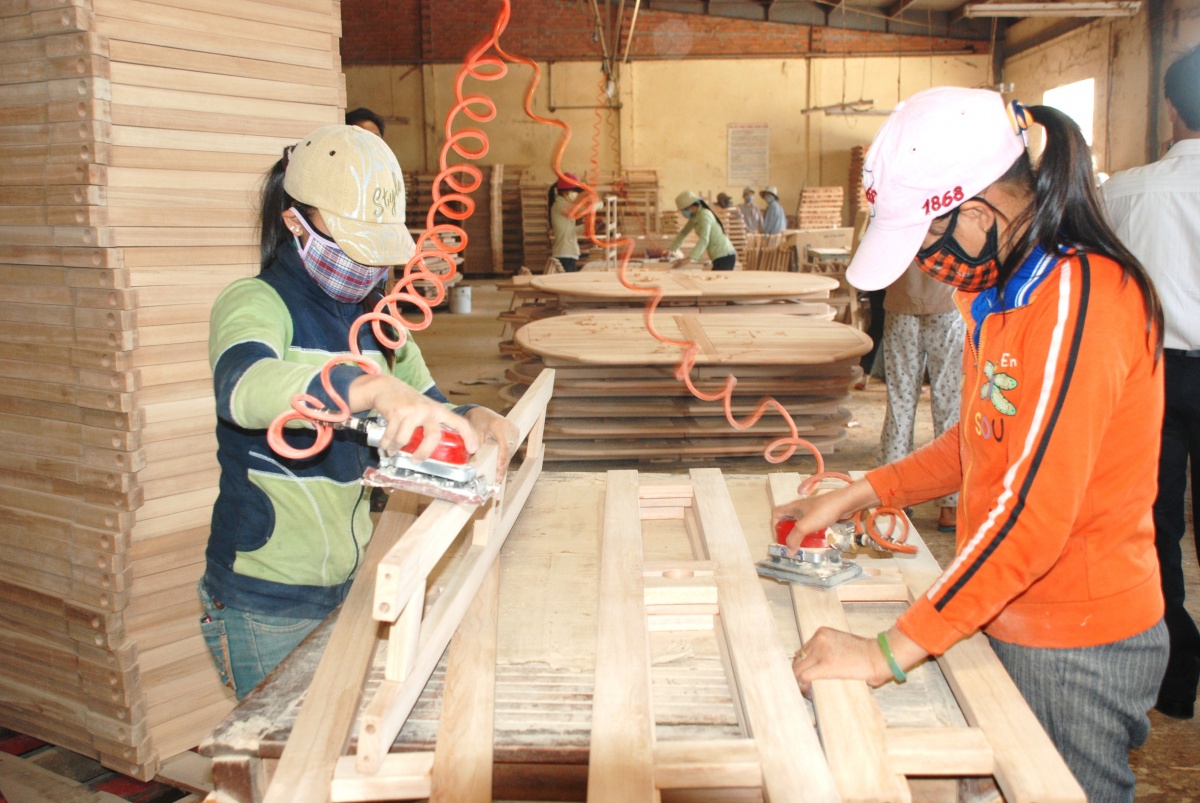 Hạ lãi suất, khơi thông dòng vốn cho sản xuất kinh doanh Hạ lãi suất, khơi thông dòng vốn cho sản xuất kinh doanh