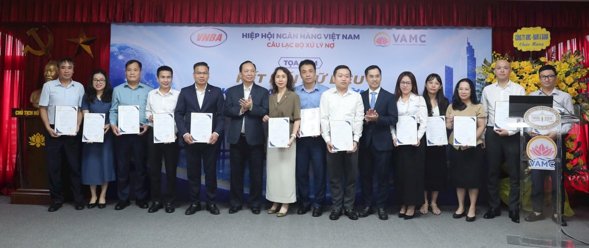 Câu lạc bộ Xử lý nợ kết nạp hội viên và ra mắt Ban Chủ nhiệm