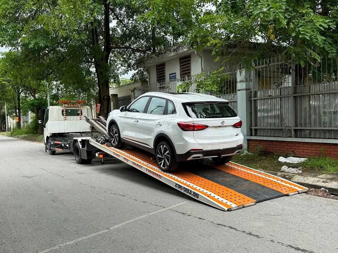 MG Việt Nam tiếp tục MG Việt Nam tiếp tục 'nhá hàng' 3 mẫu xe mới: MG4 Urban giá dự kiến 540 triệu đồng, MG5 nâng cấp, ZS mới có bản hybrid - Ảnh 4.